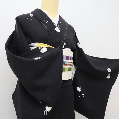 六花-RIKKA- 新品 正絹 ゆきうさぎ トールサイズ クールなブラックに、ふわりと恋する雪うさぎ♪ 仕付け糸付 小紋 着物 A6114