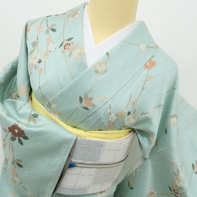 六花-RIKKA- 新品 正絹 椿 梅 橘 仕付け糸付 春のときめきをまとう、花咲くスプレイグリーン♪ 小紋 着物 A6118