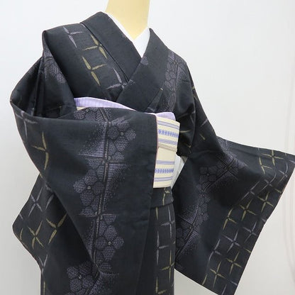 六花-RIKKA- 美品 正絹 証紙付 やまと誂製 黒を纏う、粋を極める、本場結城の大人美！ トールサイズ 本場結城紬 着物 A6120