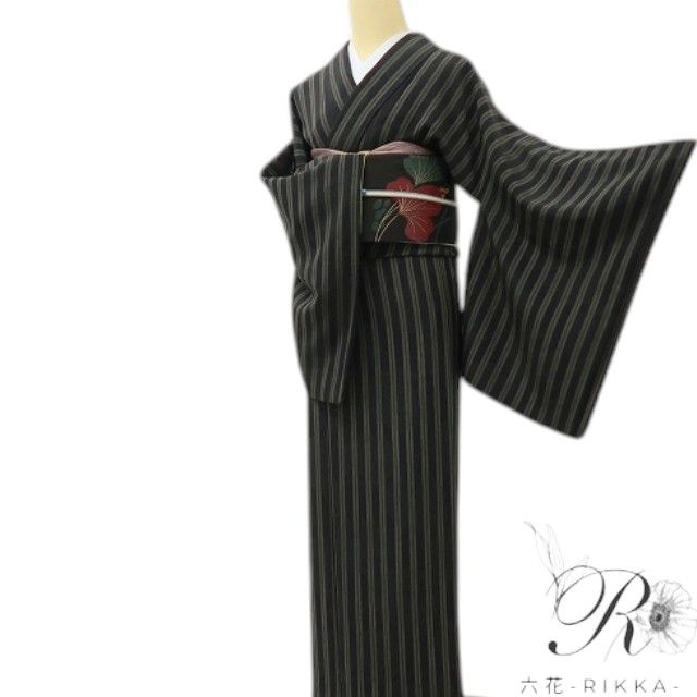 六花-RIKKA- 美品 正絹 (株)一蔵謹製 縦縞 トールサイズ 渋カッコいい縦縞に、ボタニカルな隠し味♪ 小紋 着物 A6152