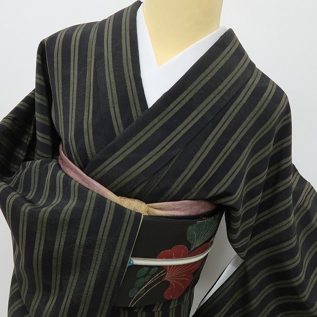 六花-RIKKA- 美品 正絹 (株)一蔵謹製 縦縞 トールサイズ 渋カッコいい縦縞に、ボタニカルな隠し味♪ 小紋 着物 A6152