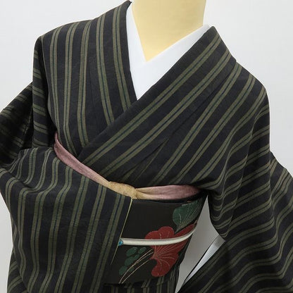 六花-RIKKA- 美品 正絹 (株)一蔵謹製 縦縞 トールサイズ 渋カッコいい縦縞に、ボタニカルな隠し味♪ 小紋 着物 A6152