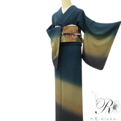 六花-RIKKA- 新品 正絹 仕付け糸 落ち着きの中に個性が光る！濃い藍色×縦縞 付下げ 着物 A6162