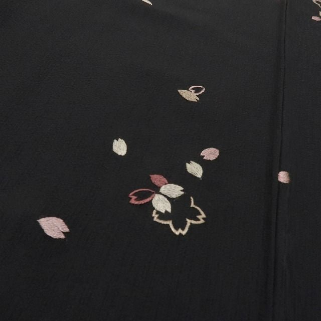 六花-RIKKA- 新品 正絹 刺繍 桜 トールサイズ ちらり、ひらり。秘密めく刺繍桜♪ 仕付け糸付 小紋 着物 A6168