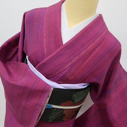 六花-RIKKA- 新品 正絹 仕付け糸付 マゼンタ×シクラメンピンク×縦縞で、今日の私に恋をする！ 紬 着物 A6177