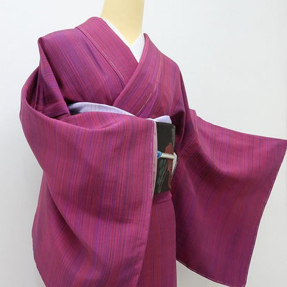 六花-RIKKA- 新品 正絹 仕付け糸付 マゼンタ×シクラメンピンク×縦縞で、今日の私に恋をする！ 紬 着物 A6177