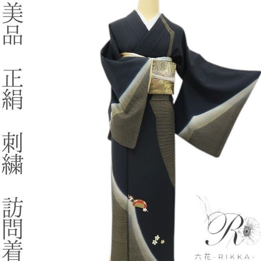 六花-RIKKA- 美品 正絹 刺繍 櫛と簪、桜と兎。 おしゃれを楽しむ小さな物語♪ 訪問着 着物 A6185