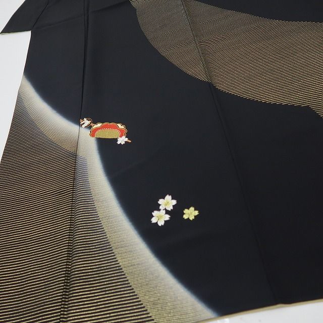 六花-RIKKA- 美品 正絹 刺繍 櫛と簪、桜と兎。 おしゃれを楽しむ小さな物語♪ 訪問着 着物 A6185