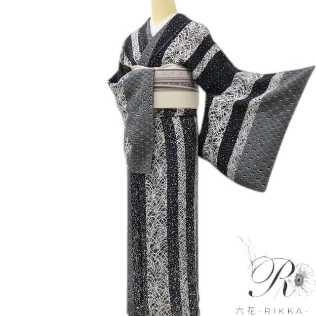 六花-RIKKA- 新品 正絹 トールサイズ 仕付け糸付 黒と白の縞を越え、幻想と自然が鼓動する！ 小紋 着物 A6188