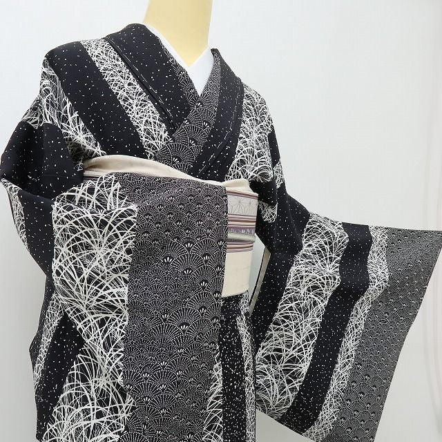 六花-RIKKA- 新品 正絹 トールサイズ 仕付け糸付 黒と白の縞を越え、幻想と自然が鼓動する！ 小紋 着物 A6188