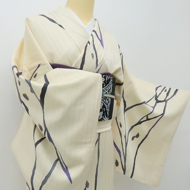 六花-RIKKA- 美品 正絹 トールサイズ アイボリーに咲く、紫の余韻。まとう、自然のアート♪ 小紋 着物 A6192