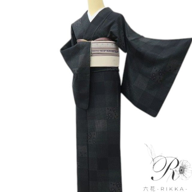 六花-RIKKA- 美品 正絹 証紙付 トールサイズ おしゃれ市松に桜! 本場真綿結城紬 着物 A6196
