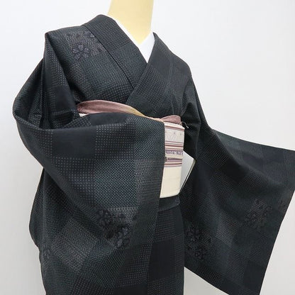 六花-RIKKA- 美品 正絹 証紙付 トールサイズ おしゃれ市松に桜! 本場真綿結城紬 着物 A6196