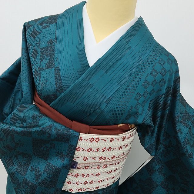 六花-RIKKA- 美品 正絹 (株)一蔵謹製 証紙付 トールサイズ 流れる伝統柄に、桜が隠れんぼ♪ 本場大島紬 着物 A6199