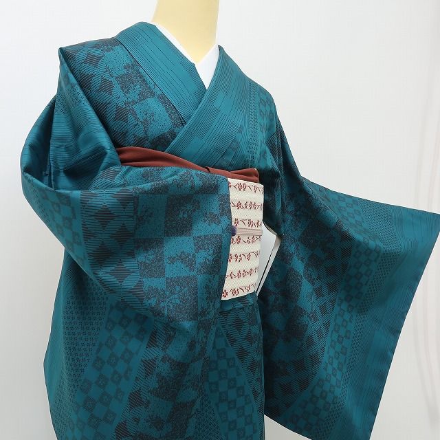 六花-RIKKA- 美品 正絹 (株)一蔵謹製 証紙付 トールサイズ 流れる伝統柄に、桜が隠れんぼ♪ 本場大島紬 着物 A6199