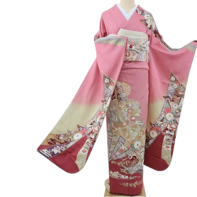 【中古】まめ藤 ｍ584 美品 金駒・銀駒刺繍 御所車 トールサイズ 牡丹 笹べり付き 手縫い仕立て 振袖単品