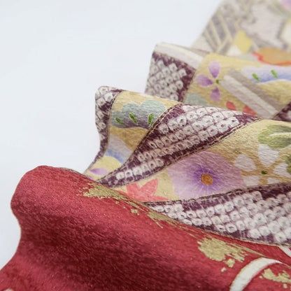 【中古】まめ藤 ｍ584 美品 金駒・銀駒刺繍 御所車 トールサイズ 牡丹 笹べり付き 手縫い仕立て 振袖単品