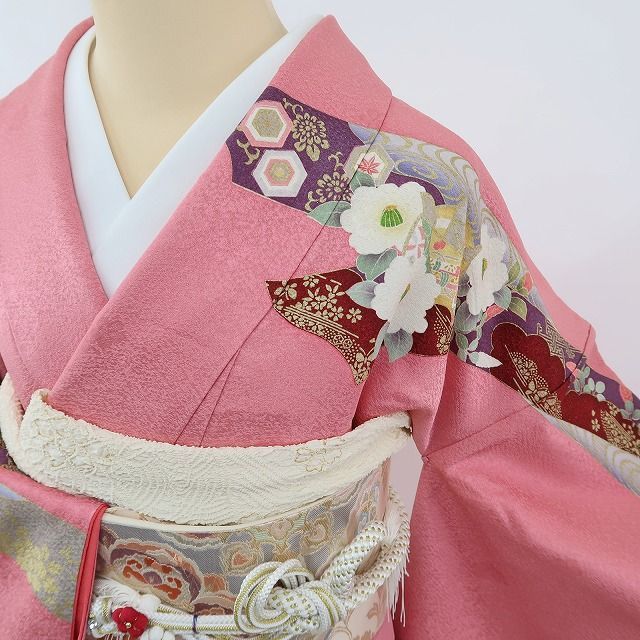 【中古】まめ藤 ｍ584 美品 金駒・銀駒刺繍 御所車 トールサイズ 牡丹 笹べり付き 手縫い仕立て 振袖単品