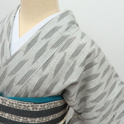 【中古】百華 Y4491 美品 やまと誂製 証紙付 手縫い仕立て 正絹 白鷹山ぜんまい紬 着物 単品